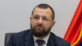 Parada - šarena laža vlasti